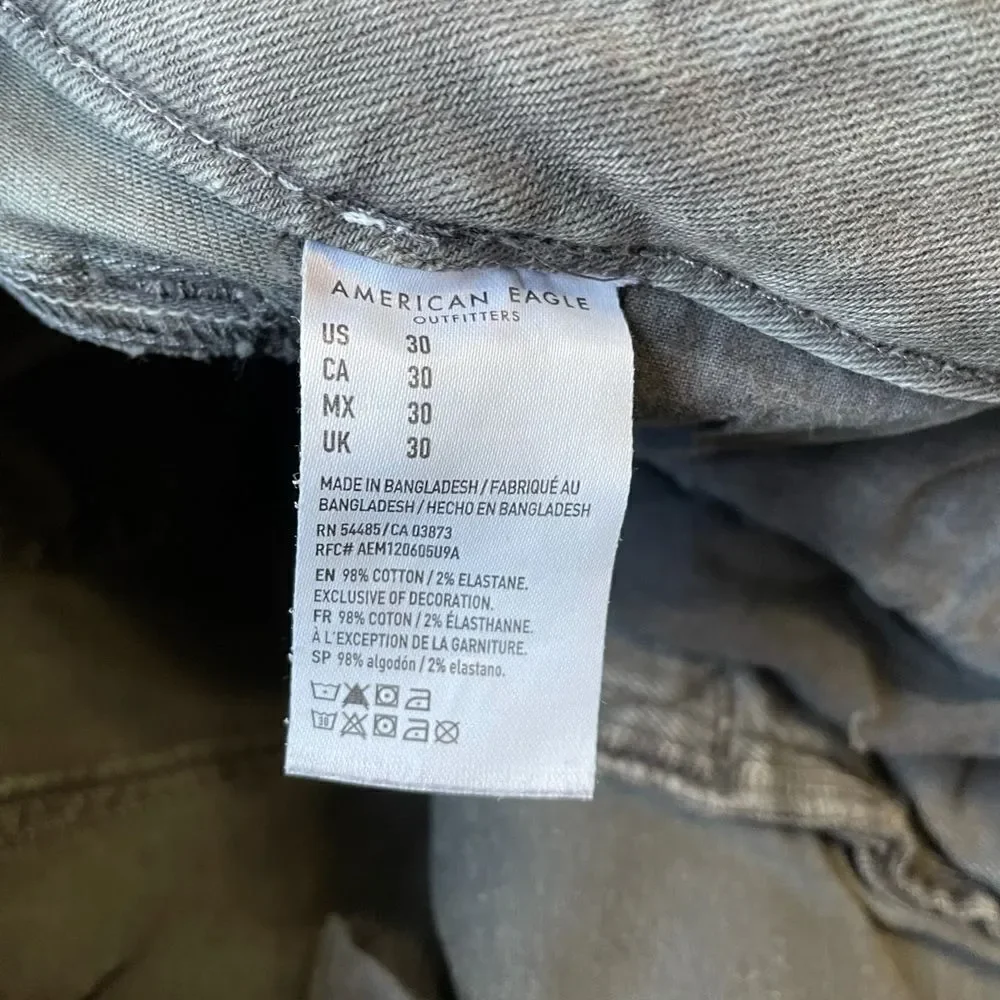 American Eagle Outfitter’s Gray Bermuda Short - Women’s 30‎